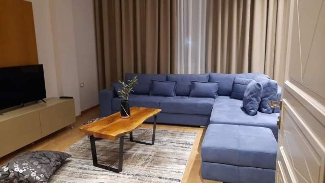 Korce, ofroj HOTEL and SUITES  ANTONETA  me 6 dhoma (ROOMS) e tre suita me xhakuzi(SUITES with jakuz . 60 Euro cift nata me  mengjes (Boboshtice )120