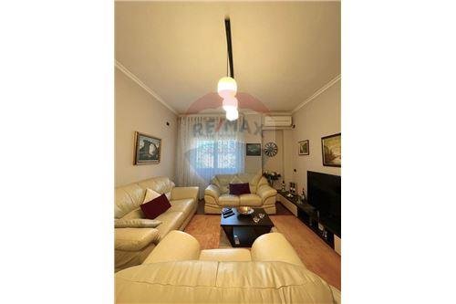 Tirane, shitet apartament 2+1+A+BLK Kati 3, 106 m² 210.000 Euro (Rruga barrikadave)
