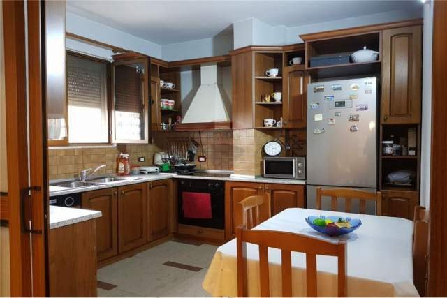 Tirane, shes apartament 4+1+A+BLK Kati 2, 155 m² 180.000 Euro (Metreseja)