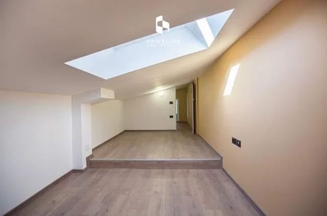 Tirane, shes Penthouse 4+1+A+BLK Kati 7, 204 m² 395.000 Euro (Rr. Hamdi Sina - Pamje nga Liq. Artificial)