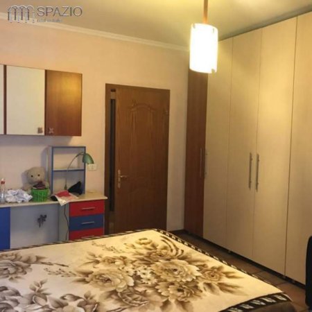 Tirane, jepet me qera apartament 1+1+BLK Kati 8, 76 m² 400 Euro (Rruga ''Reshit Petrela'')