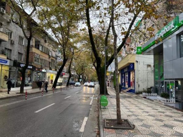 Tirane, shitet dyqan Kati -1, 300 m² 1.500 Euro/m2 (Myslym Shyri)