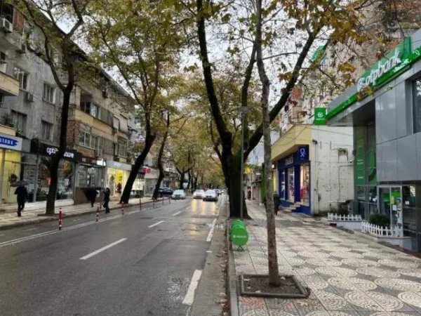 Tirane, shitet dyqan Kati -1, 300 m² 1.500 Euro/m2 (Myslym Shyri)