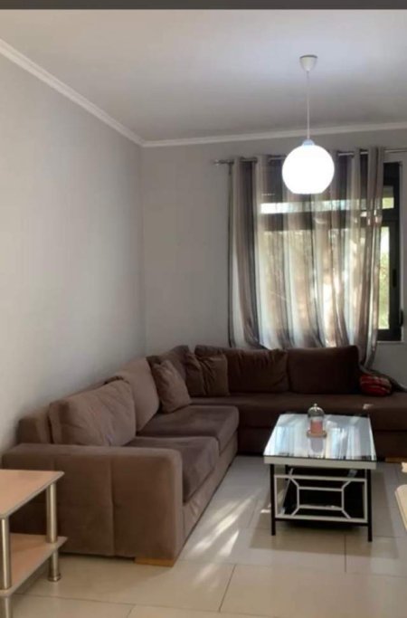 Tirane, jepet me qera apartament 1+1+BLK Kati 3, 55 m² 450 Euro (myslym shyri)