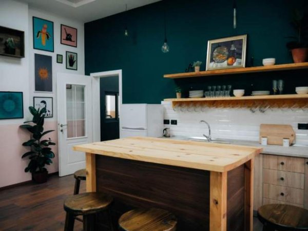 Tirane, jepet 150 euro ne muaj krevat me qira ne the maze hostel