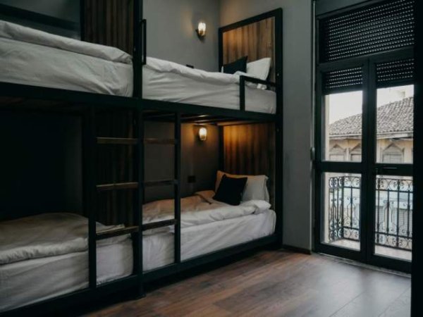 Tirane, jepet 150 euro ne muaj krevat me qira ne the maze hostel