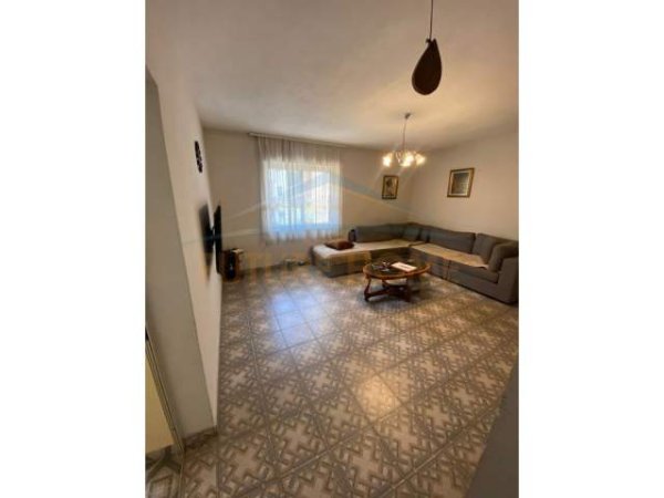 Tirane, jepet me qera apartament 3+1+A+BLK Kati 2, 140 m² 500 Euro (Rruga e Kavajes) PARK27627
