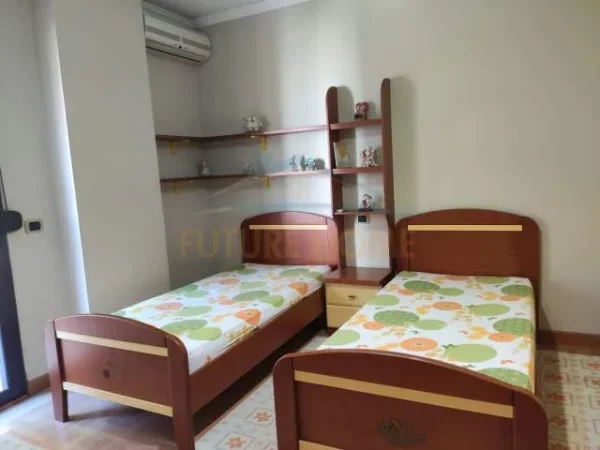 Durres, jepet me qera apartament 3+1+A+BLK Kati 4, 150 m² 500 Euro (Poliklinika)