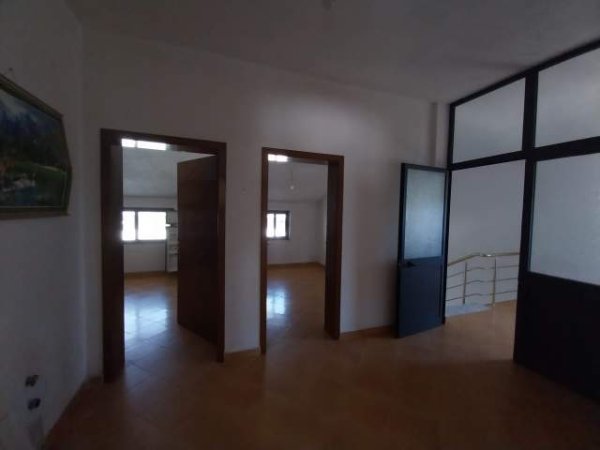 Tirane, jepet me qera Vile 3+1+BLK Kati 2, 360 m² 800 Euro (Rr osman resuli)