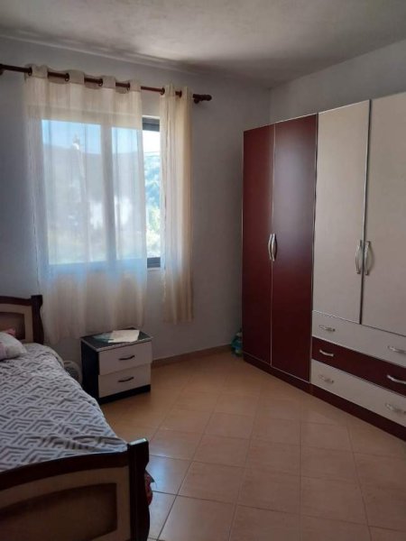 Tirane, jepet me qera Vile 3+1+BLK Kati 1, 360 m² 800 Euro (osman resuli)