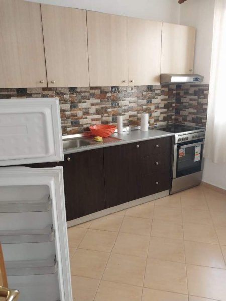 Tirane, jepet me qera Vile 3+1+BLK Kati 2, 360 m² 800 Euro (Rr osman resuli)