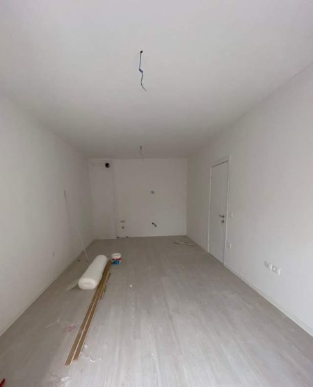 Tirane, ofert apartament 2+1+BLK Kati 5, 93 m² 350 Euro (kompleksi sima)