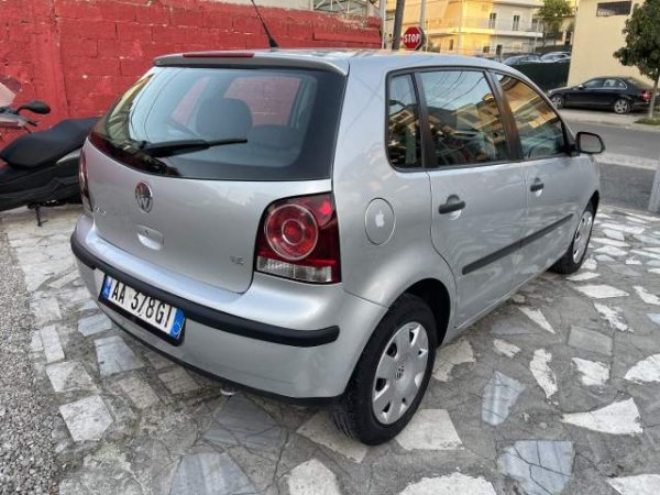 Tirane, shes makine Volkswagen POLO Viti 2005, 4.300 Euro