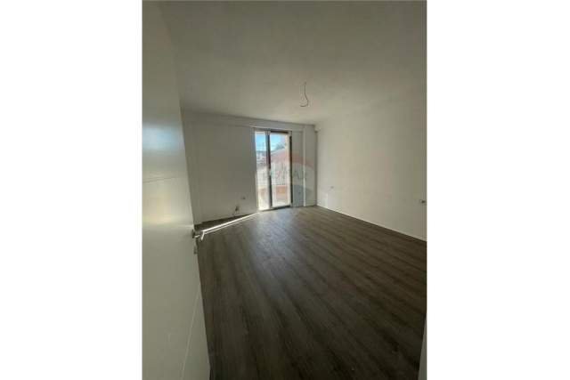 Tirane, jepet me qera apartament 2+1+BLK Kati 3, 116 m² 1.000 Euro (rtsh liceu artistik)