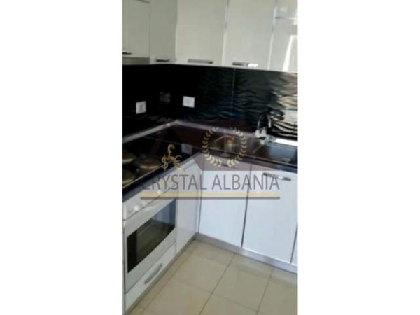 Tirane, jepet me qera apartament 2+1+BLK Kati 5, 120 m² 42.000 Leke (Rruga Teodor Keko)