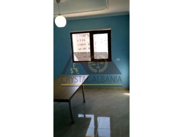 Tirane, jepet me qera apartament 2+1+BLK Kati 5, 120 m² 42.000 Leke (Rruga Teodor Keko)