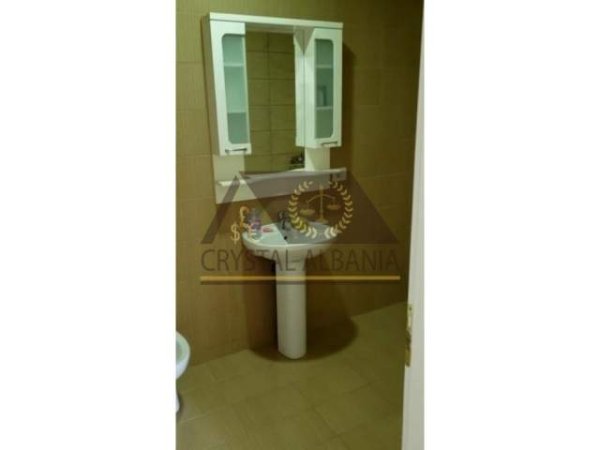 Tirane, jepet me qera apartament 2+1+BLK Kati 5, 120 m² 42.000 Leke (Rruga Teodor Keko)