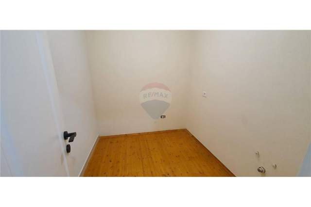 Tirane, jepet me qera apartament 2+1 Kati 1, 90 m² 400 Euro (Sauk)