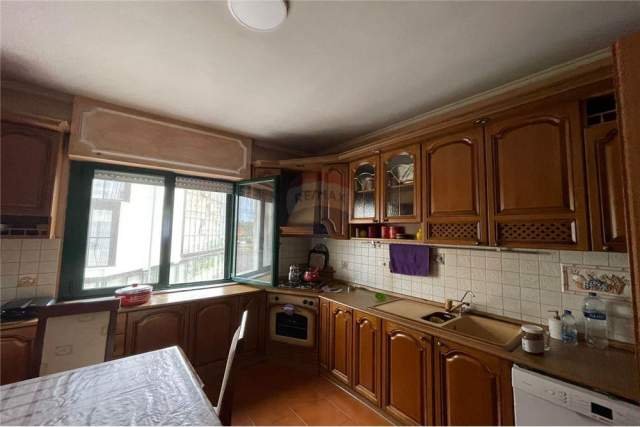 Tirane, jepet me qera apartament 2+1 Kati 3, 138 m² 800 Euro (Rruga e Durresit)