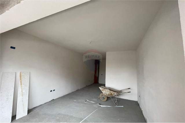 Tirane, shitet apartament 2+1 Kati 3, 107 m² 800 Euro/m2 (Casa Italia)