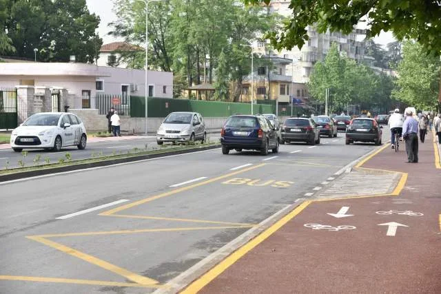 Tirane, jepet me qera apartament 3+1 Kati 10, 118 m² 500 Euro (rruga e Dibres)