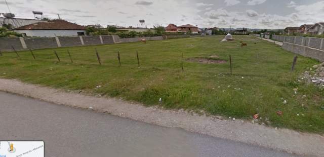 Shitet Tokë tek rruga Albanët, Kamëz.