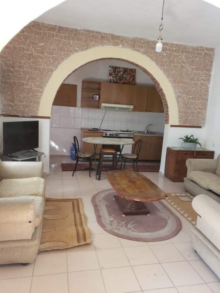 Tirane, jepet me qera apartament 1+1+BLK Kati 1, 70 m² 280 Euro (zoja e keshillit te mire)