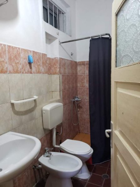 Tirane, jepet me qera apartament 1+1+BLK Kati 1, 70 m² 280 Euro (zoja e keshillit te mire)