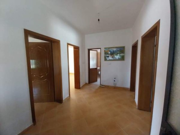 Tirane, jepet me qera Vile 3+1+BLK Kati 1, 360 m² 800 Euro (osman resuli)
