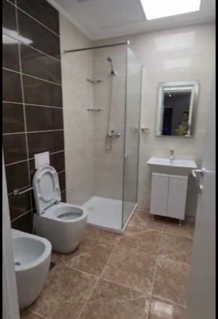 Tirane, jepet me qera apartament 1+1+BLK Kati 3, 65 m² 550 Euro (rruga ndre mjeda)
