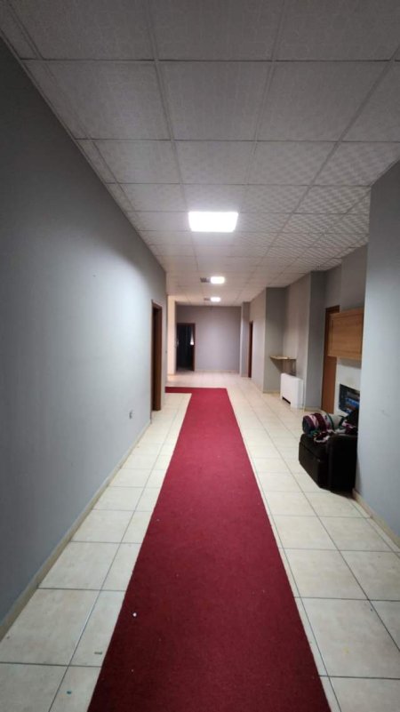 Tirane, jepet me qera ambjent biznesi Kati 0, 1.200 m² 8.000 Euro (rruga Elbasanit)