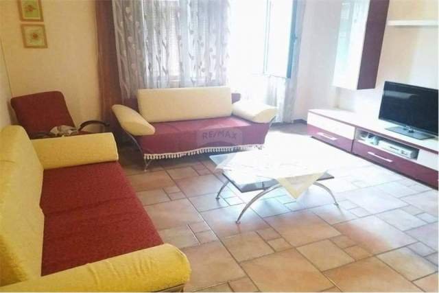 Tirane, jepet me qera apartament 1+1 Kati 8, 76 m² 400 Euro (Stacioni i Trenit)