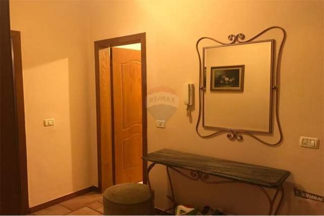 Tirane, jepet me qera apartament 1+1 Kati 8, 76 m² 400 Euro (Stacioni i Trenit)