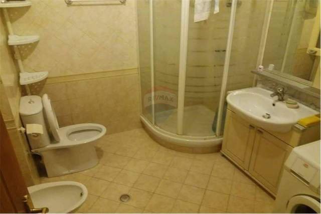 Tirane, jepet me qera apartament 1+1 Kati 8, 76 m² 400 Euro (Stacioni i Trenit)