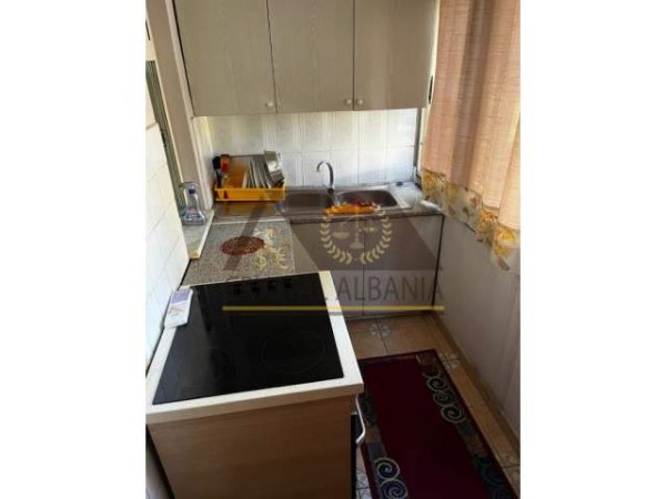 Tirane, jepet me qera apartament 2+1+BLK Kati 3, 85 m² 350 Euro (Perballe Ministrise se Jashtme)