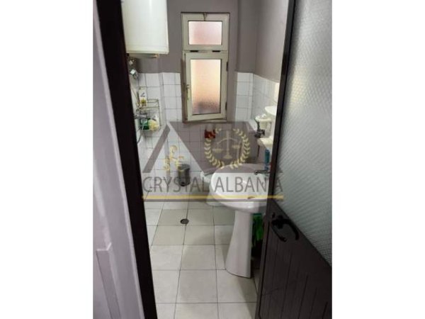 Tirane, jepet me qera apartament 2+1+BLK Kati 3, 85 m² 350 Euro (Perballe Ministrise se Jashtme)