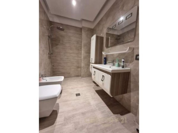 Tirane, jepet me qera apartament 2+1+A+BLK Kati 5, 122 m² 1.000 Euro (Rruga e Kavajes)