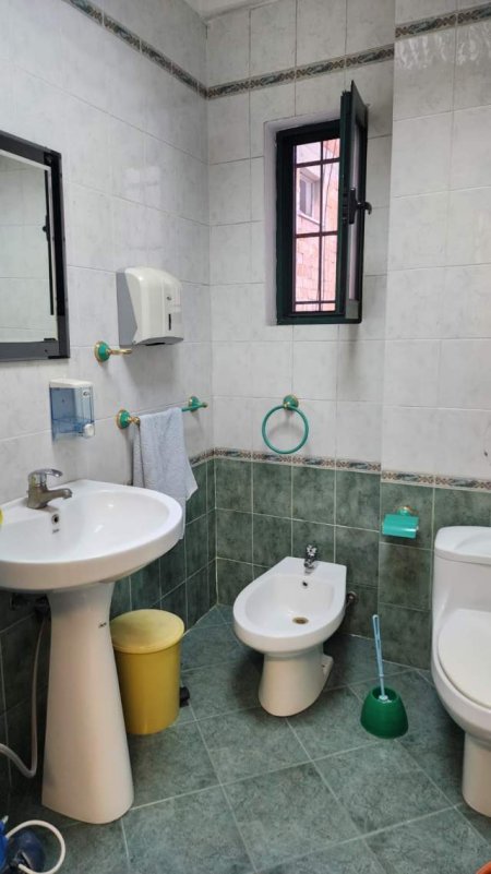 Tirane, jepet me qera zyre Kati 1, 70 m² 500 Euro (Qender)