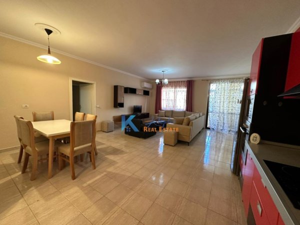 Tirane, jepet me qera apartament 2+1 Kati 3, 110 m² 700 € (Rruga e Durresit, afer gjimnazit Qemal Stafa)
