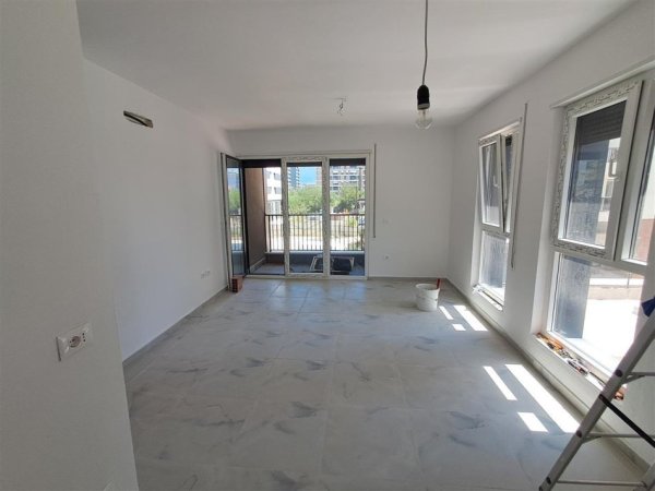Tirane, jepet me qera apartament 1+1+Ballkon Kati 2, 60 m² 350 € (DON BOSKO)