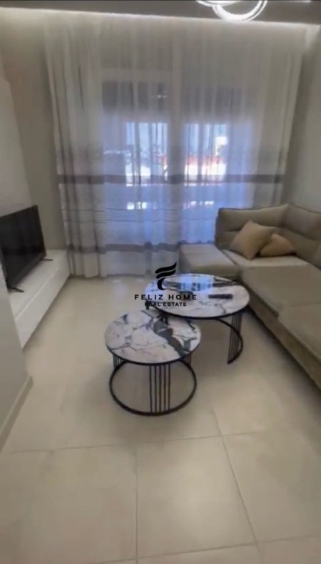 Tirane, jepet me qera apartament 1+1 Kati 7, 75 m² 550 € (ALI DEMI)