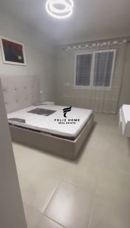 Tirane, jepet me qera apartament 1+1 Kati 7, 75 m² 550 € (ALI DEMI)