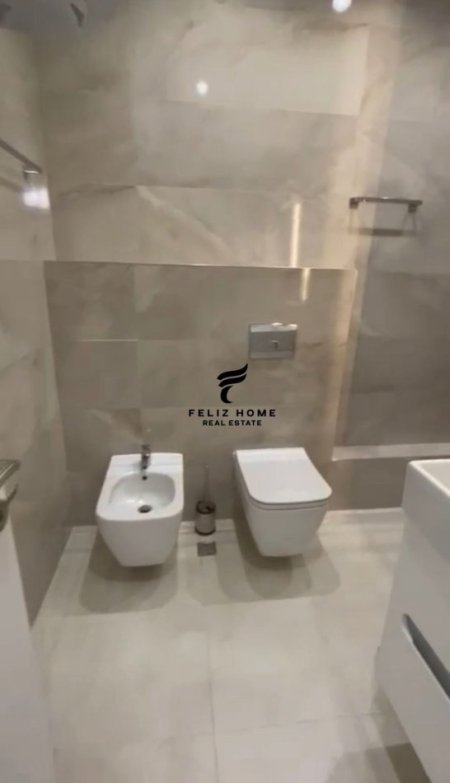 Tirane, jepet me qera apartament 1+1 Kati 7, 75 m² 550 € (ALI DEMI)