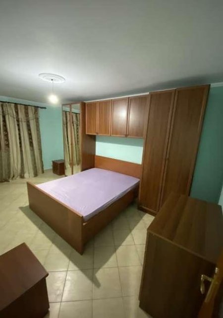 Tirane, jepet me qera apartament 1+1+Ballkon Kati 1, 65 m² 440 € (RRUGA FORTUZI)