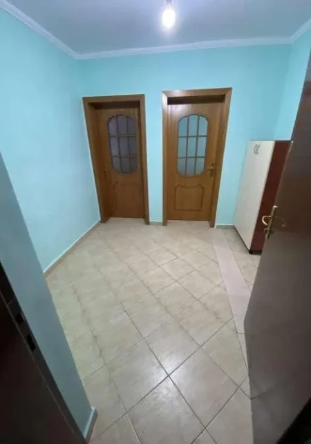 Tirane, jepet me qera apartament 1+1+Ballkon Kati 1, 65 m² 440 € (RRUGA FORTUZI)