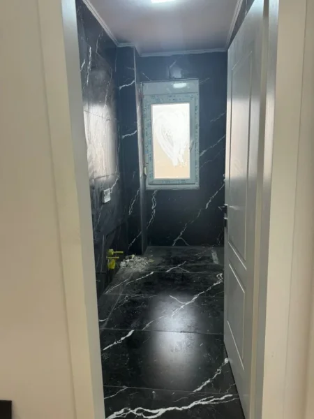 Tirane, shitet apartament 2+1+Ballkon Kati 3, 98 m² 180.000 € (kopshi botanik)