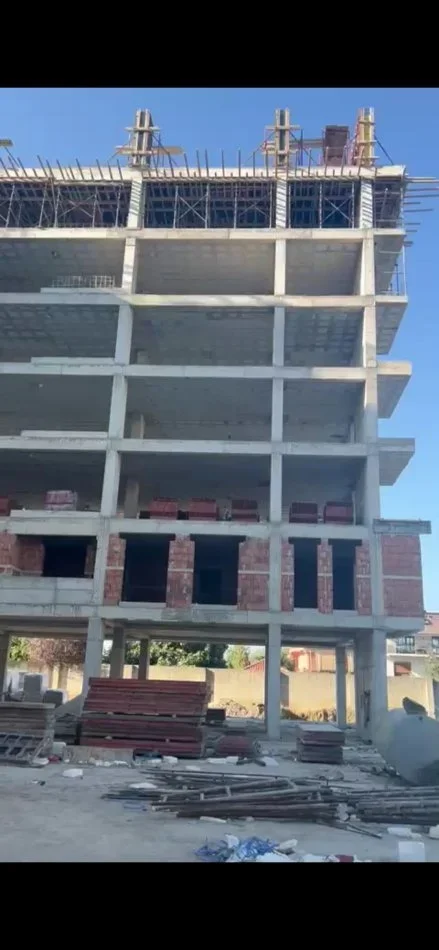Tirane, shitet 1+1 Kati 3, 