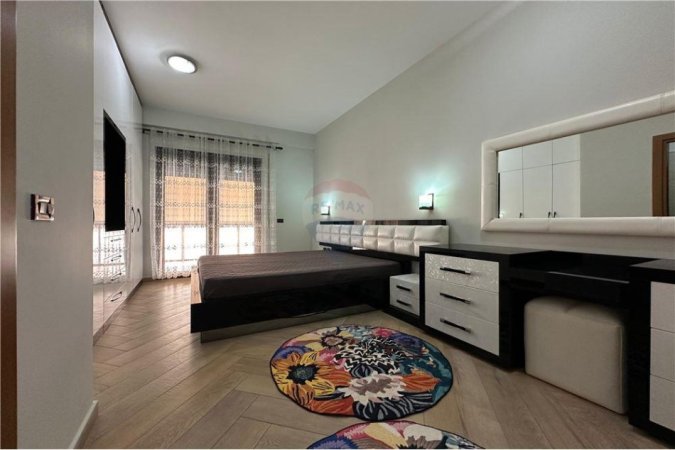 Tirane, jepet me qera apartament 2+1+Ballkon Kati 6, 154 m² 1.500 € (QIRA APARTAMENT 2+1+2 ME VARAND NE BLLOK!)