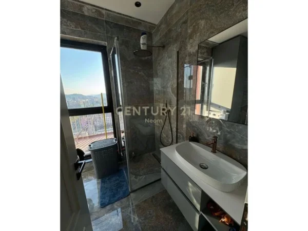 Tirane, shitet apartament 2+1 Kati 16, 124 m² 350.000 € (Rruga e Kavajes)