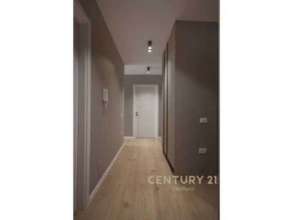 Tirane, jepet me qera apartament 2+1 Kati 7, 98 m² 670 € (Xhamllik)
